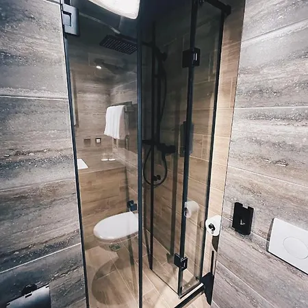 Iq Hotel 3*