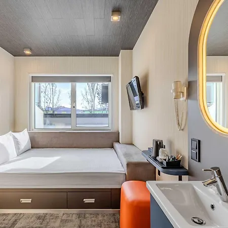 Iq Hotel 3*
