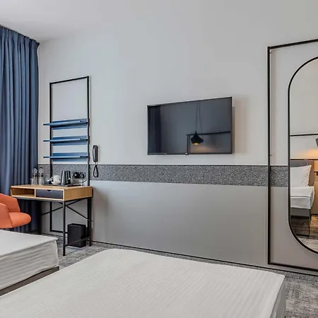 Iq Hotel 3*