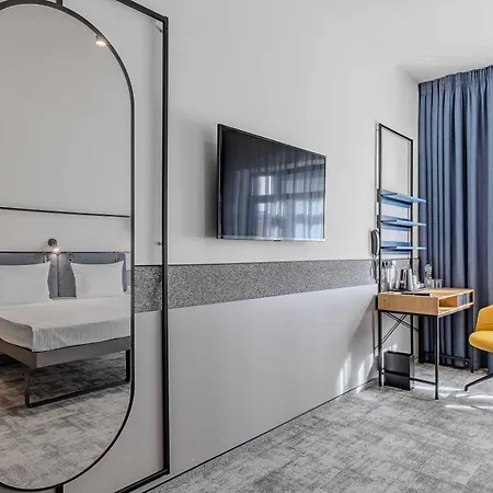 Iq Hotel
